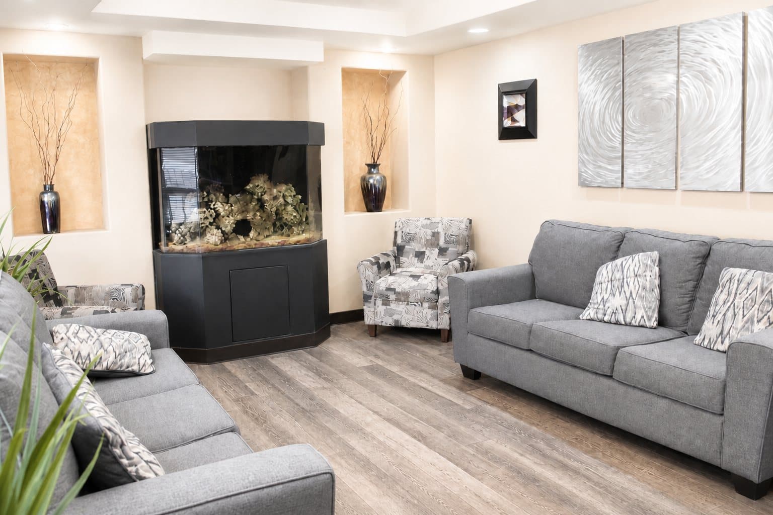 Waiting room at Gilead Dental, with seating and an aquarium