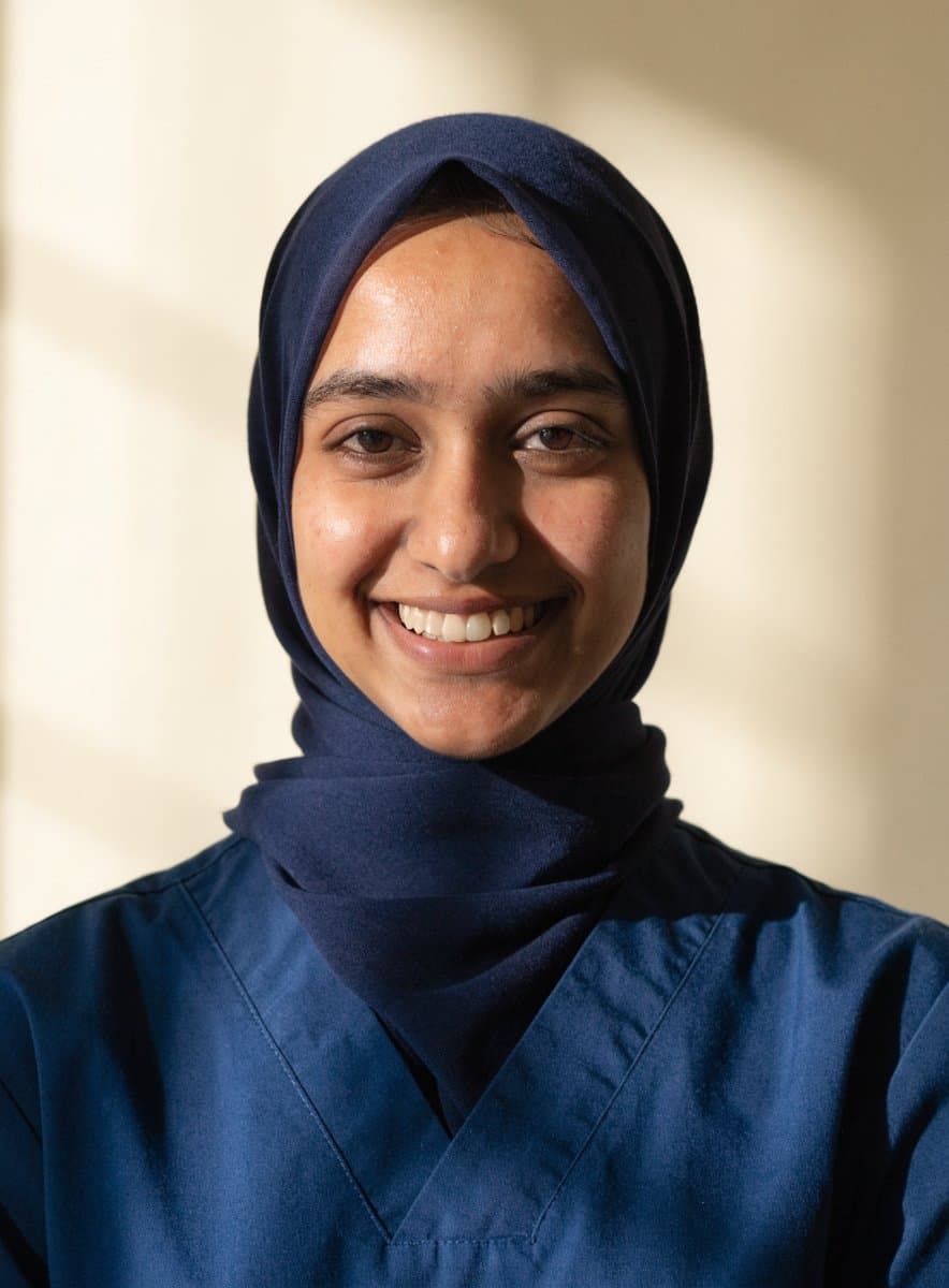 Aisha Rahman, Dental assistant